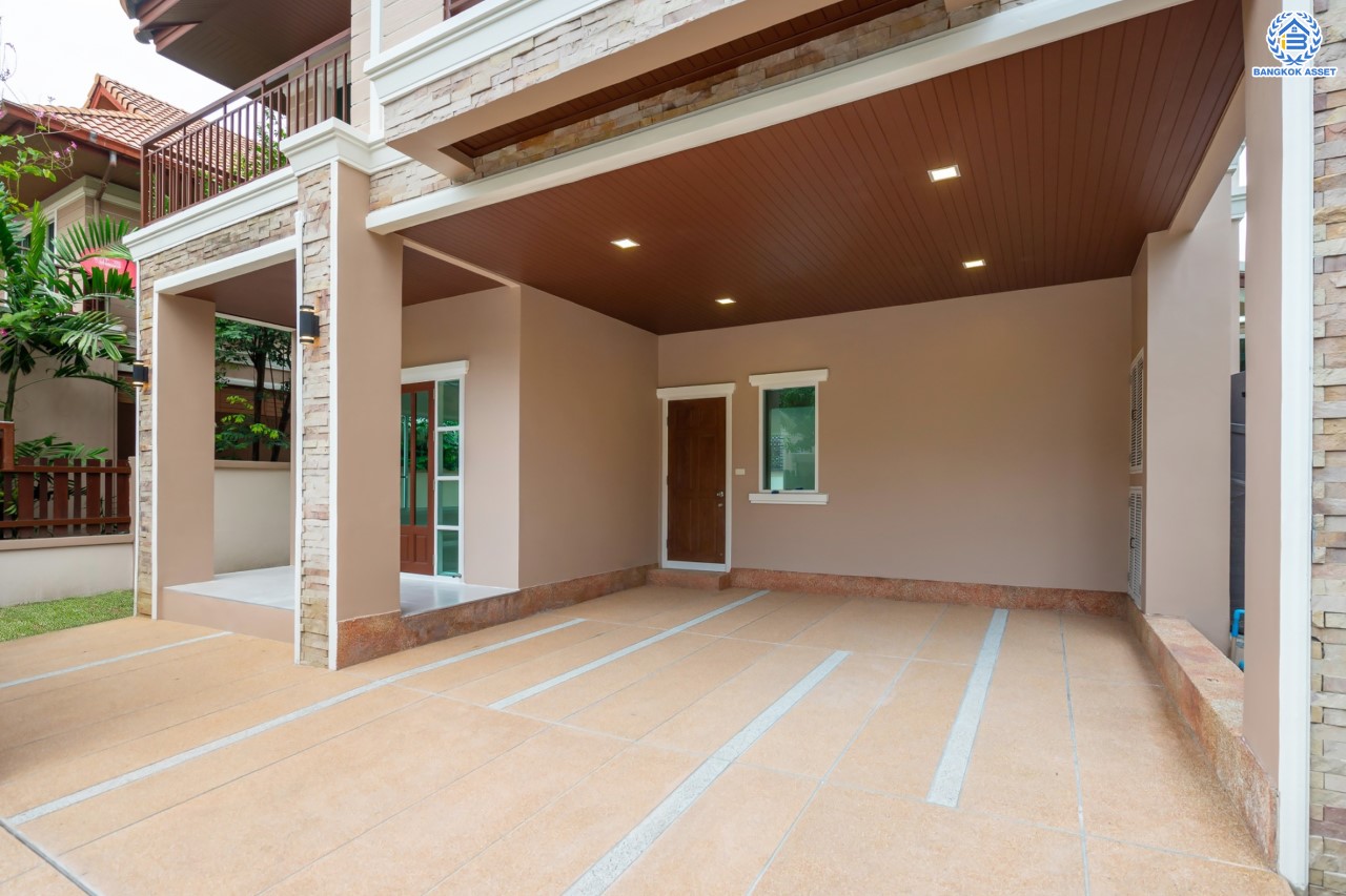 บ้านมือสองตกแต่งใหม่ ม.นนทรี5 พระราม5 เนื้อที่ 60 ตร.ว. ฟังก์ชัน 3 ห้องนอน 3 ห้องน้ำ 1 ห้องอเนกประสงค์ 1 ห้องแม่บ้านพร้อมห้องน้ำในตัว จอดรถได้ 2 คัน บนสุดยอดทำเล! ใกล้รถไฟฟ้า "สถานีแยกติวานนท์" และทางด่วน"ศรีรัช" ขับรถเพียง 5 นาที ก็ถึงวงเวียนพระราม5 ที่เชื่อมต่ออีกหลายหลายเส้นทางได้อย่างรวดเร็ว